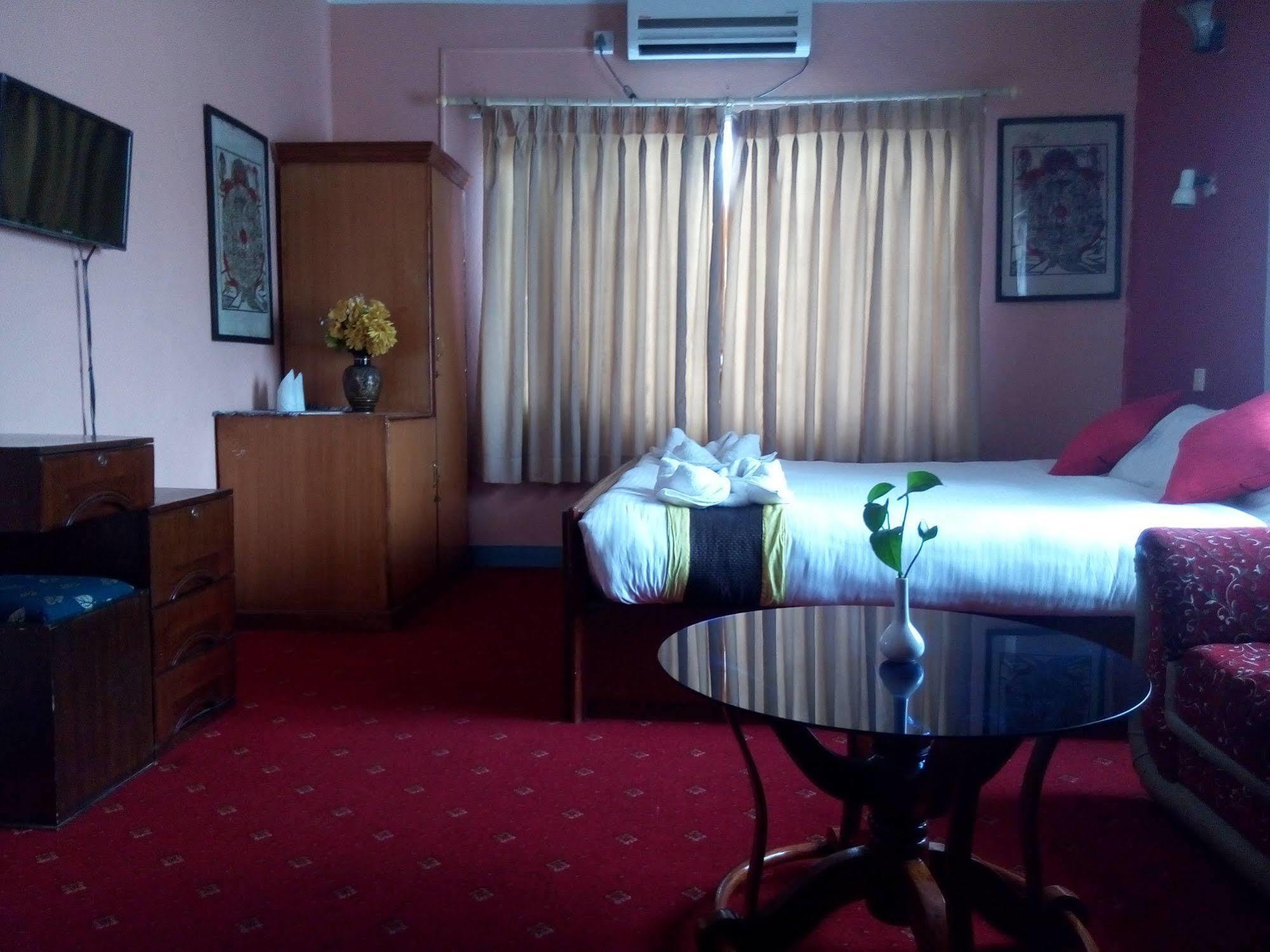 Amar Hotel Kathmandu Buitenkant foto