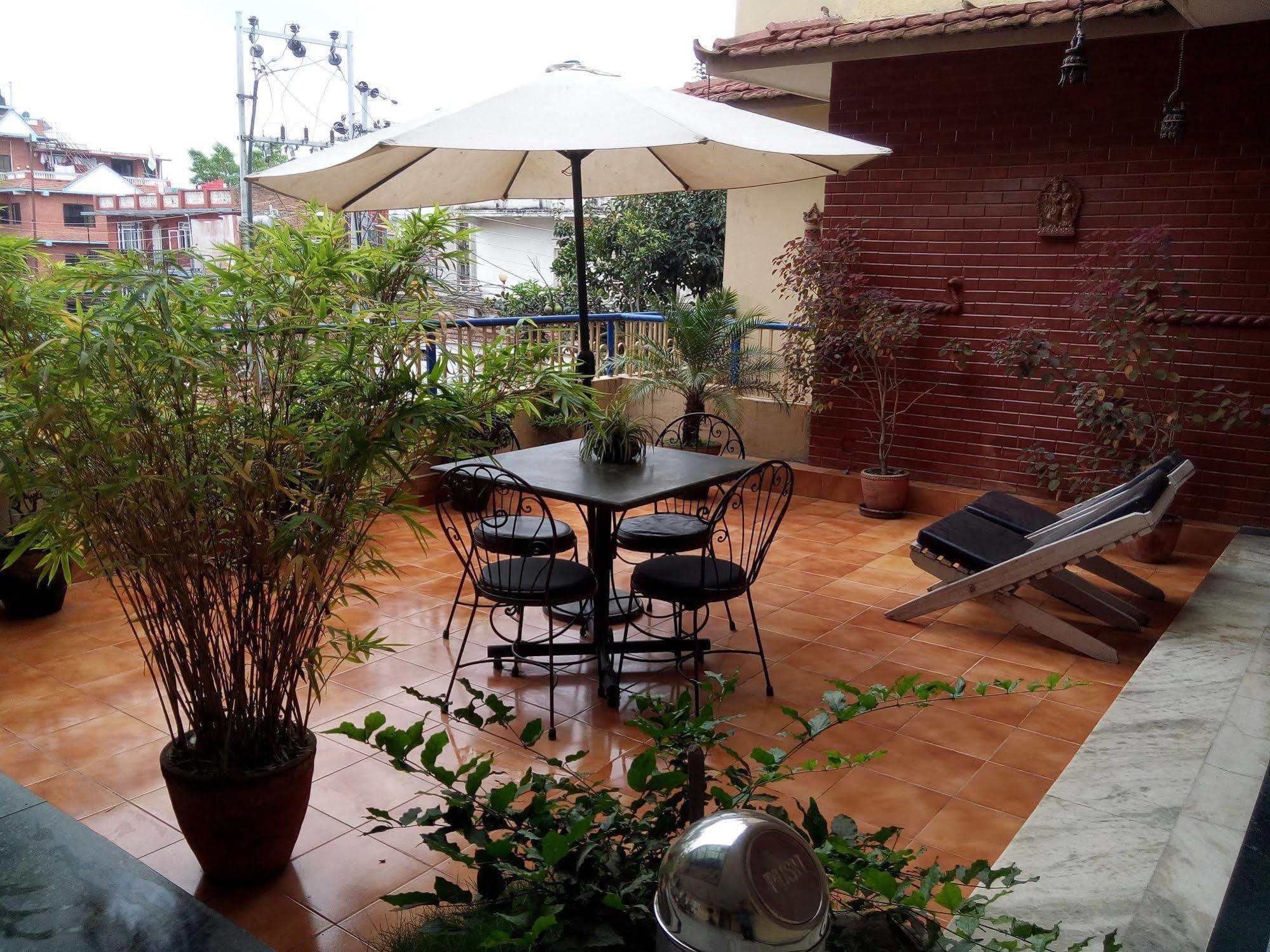 Amar Hotel Kathmandu Buitenkant foto